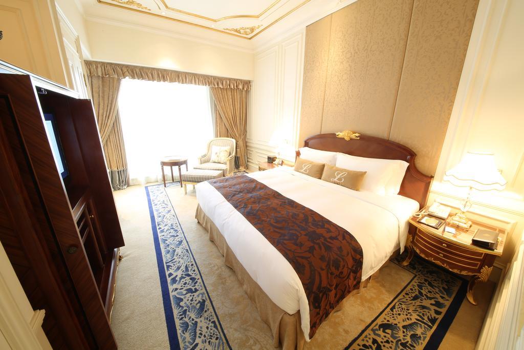 Legendale Hotel Beijing Exterior photo